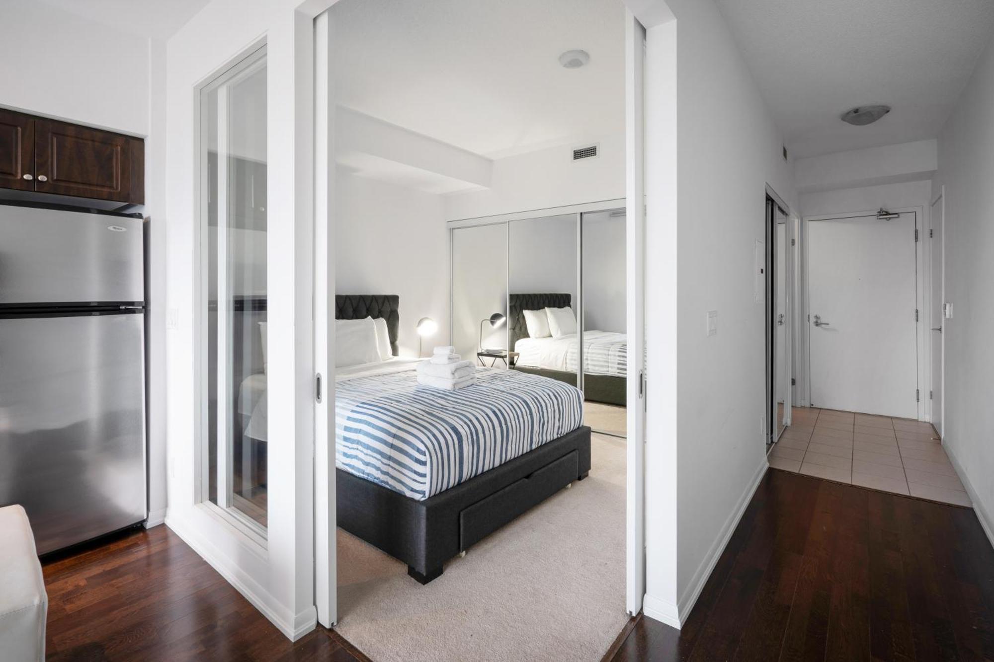 Downtown Toronto 1 Bdrm Condo With Parking And Views Bagian luar foto