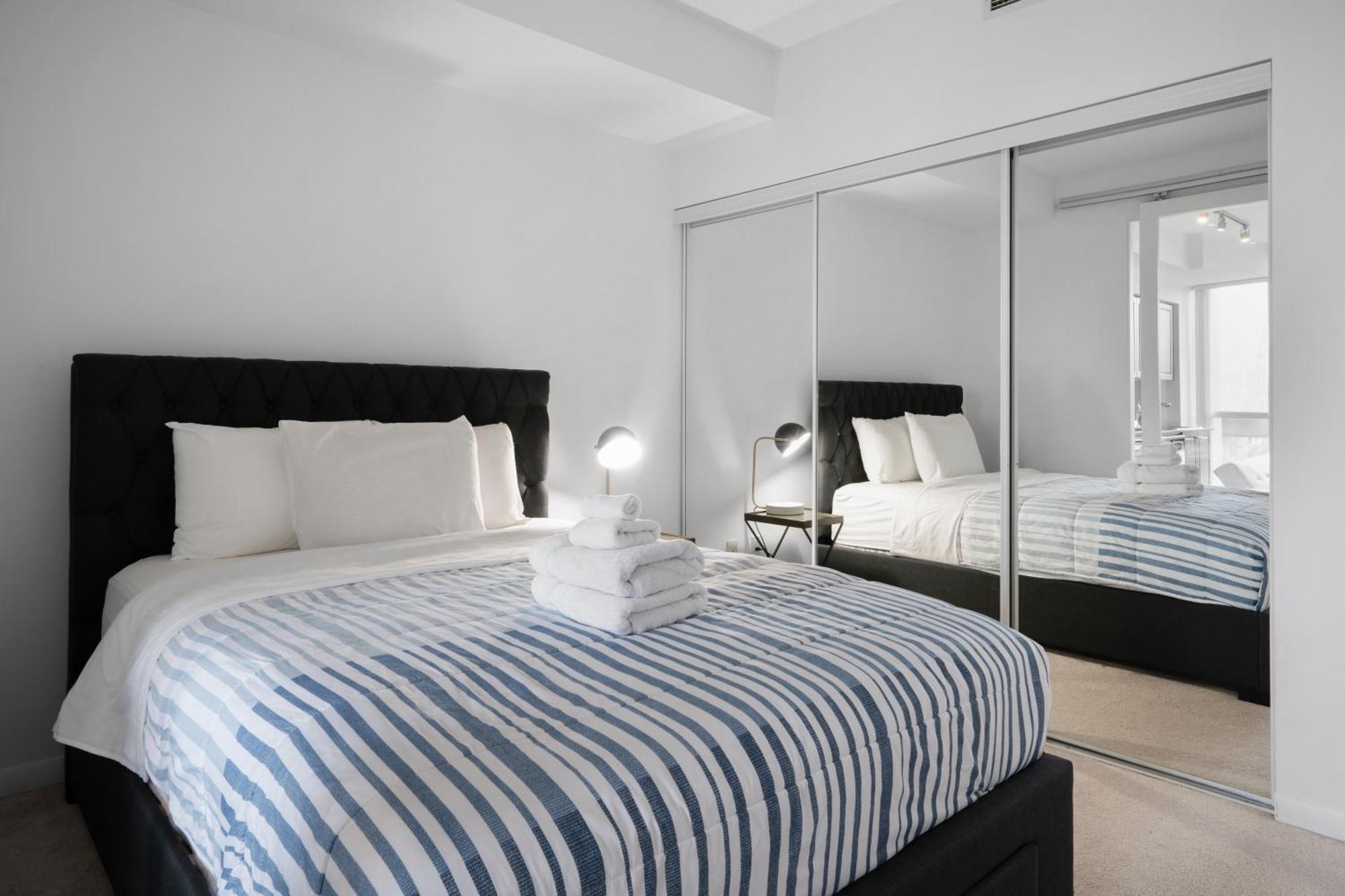 Downtown Toronto 1 Bdrm Condo With Parking And Views Bagian luar foto