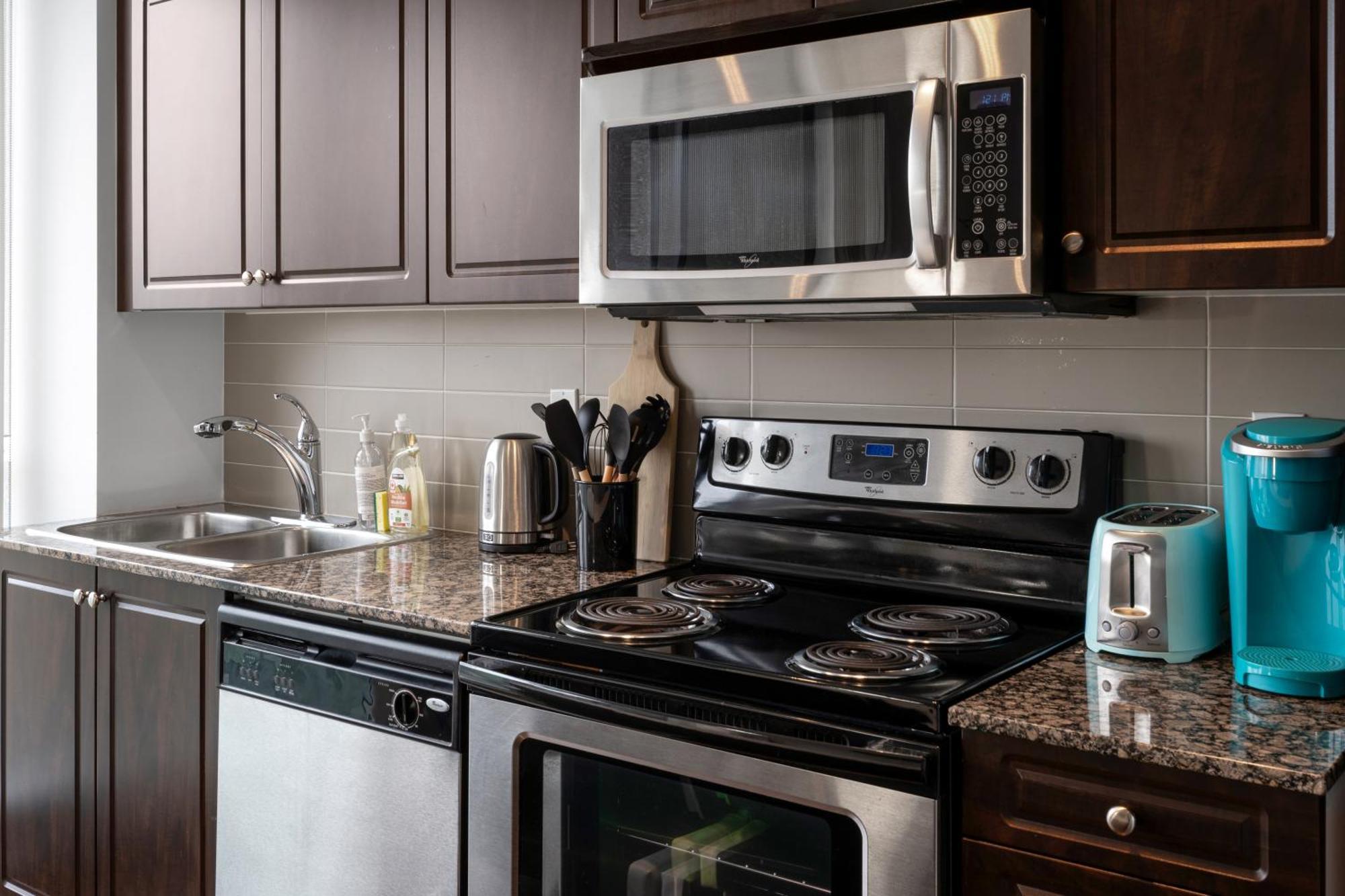 Downtown Toronto 1 Bdrm Condo With Parking And Views Bagian luar foto