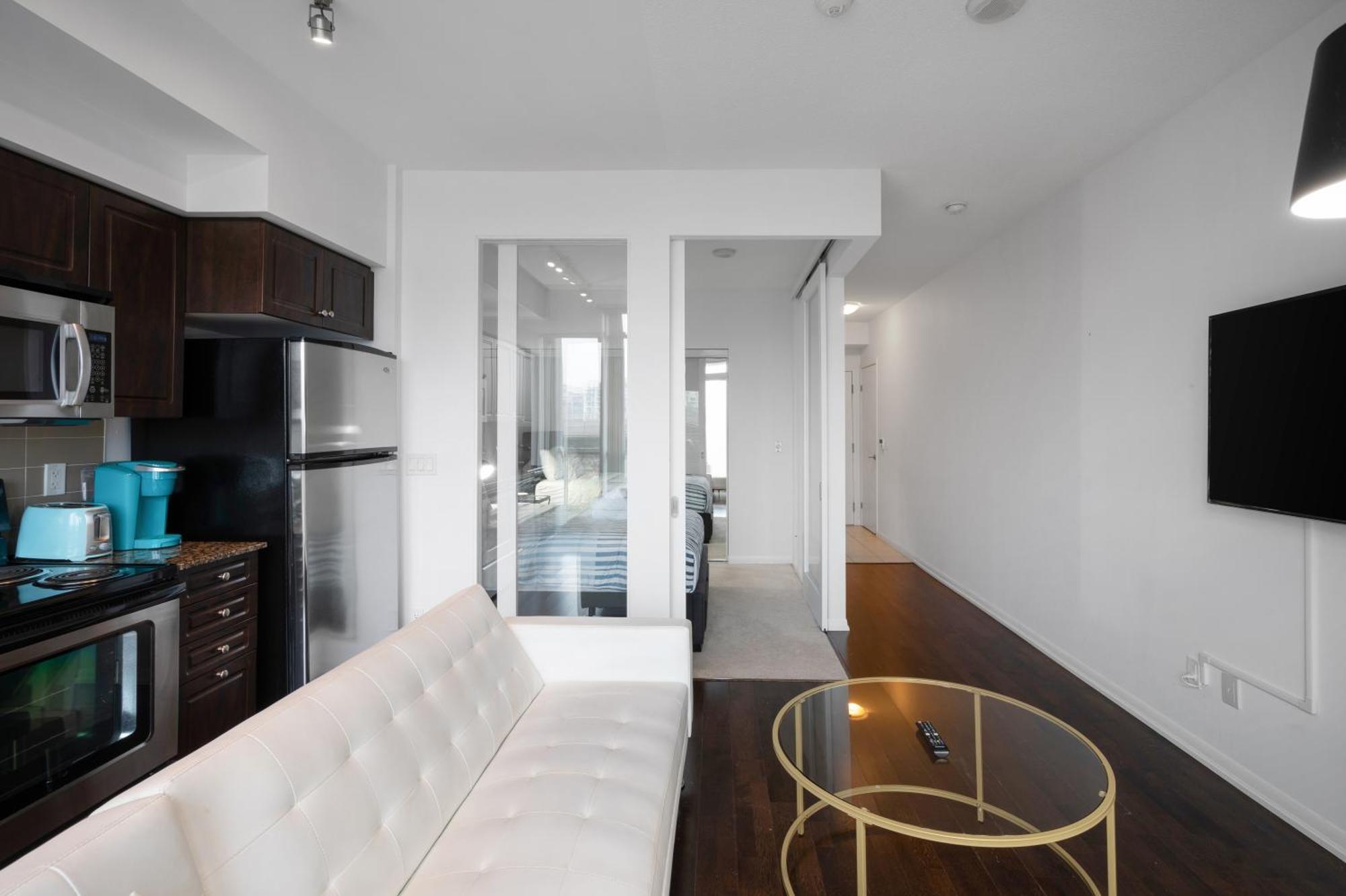 Downtown Toronto 1 Bdrm Condo With Parking And Views Bagian luar foto