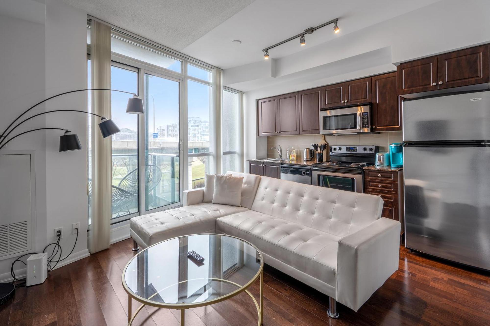 Downtown Toronto 1 Bdrm Condo With Parking And Views Bagian luar foto